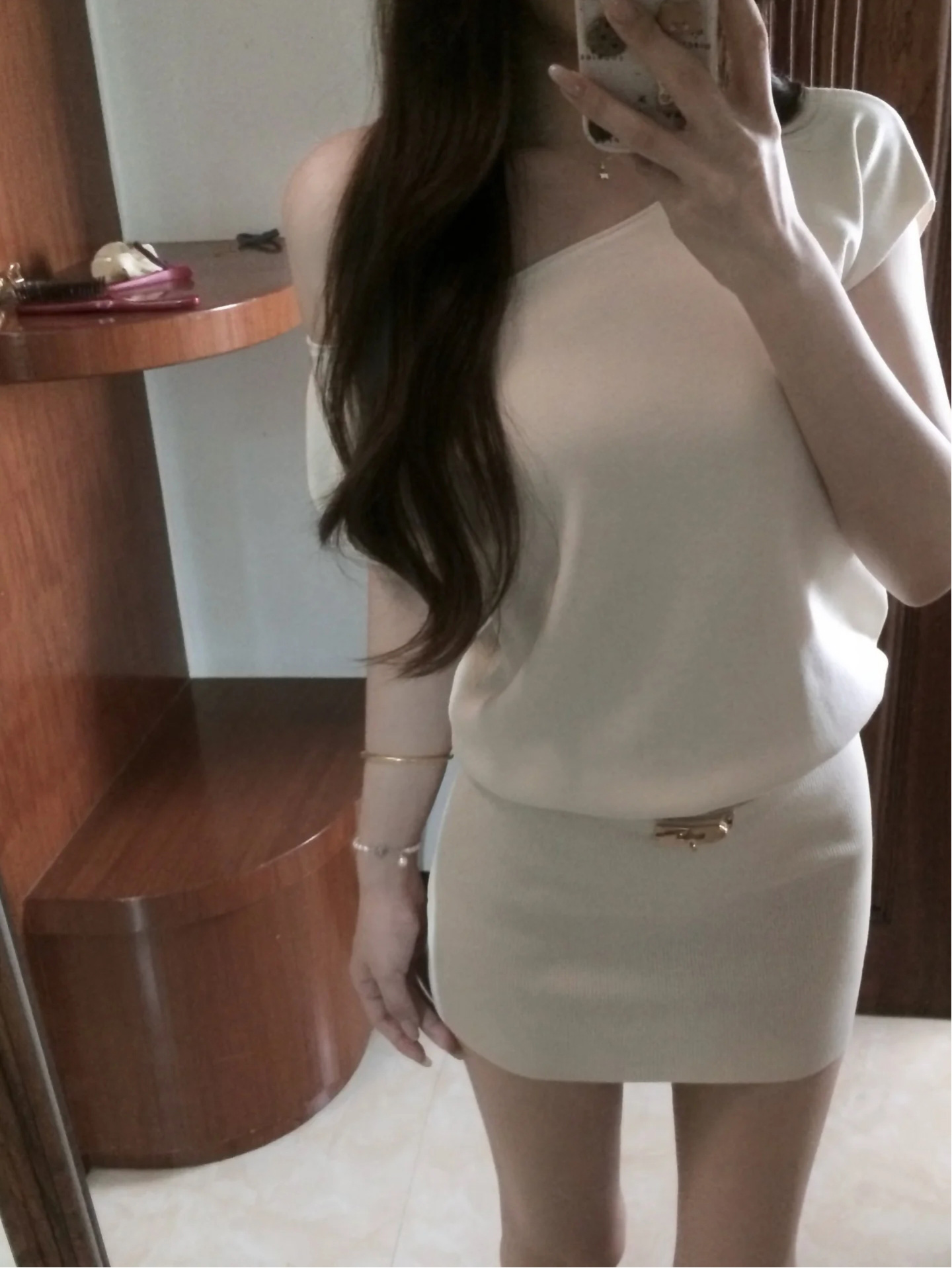 French Style White One-Shoulder Short Sleeve Knit Dress for Women Summer Bodycon Mini Dress with Belt - Image 4