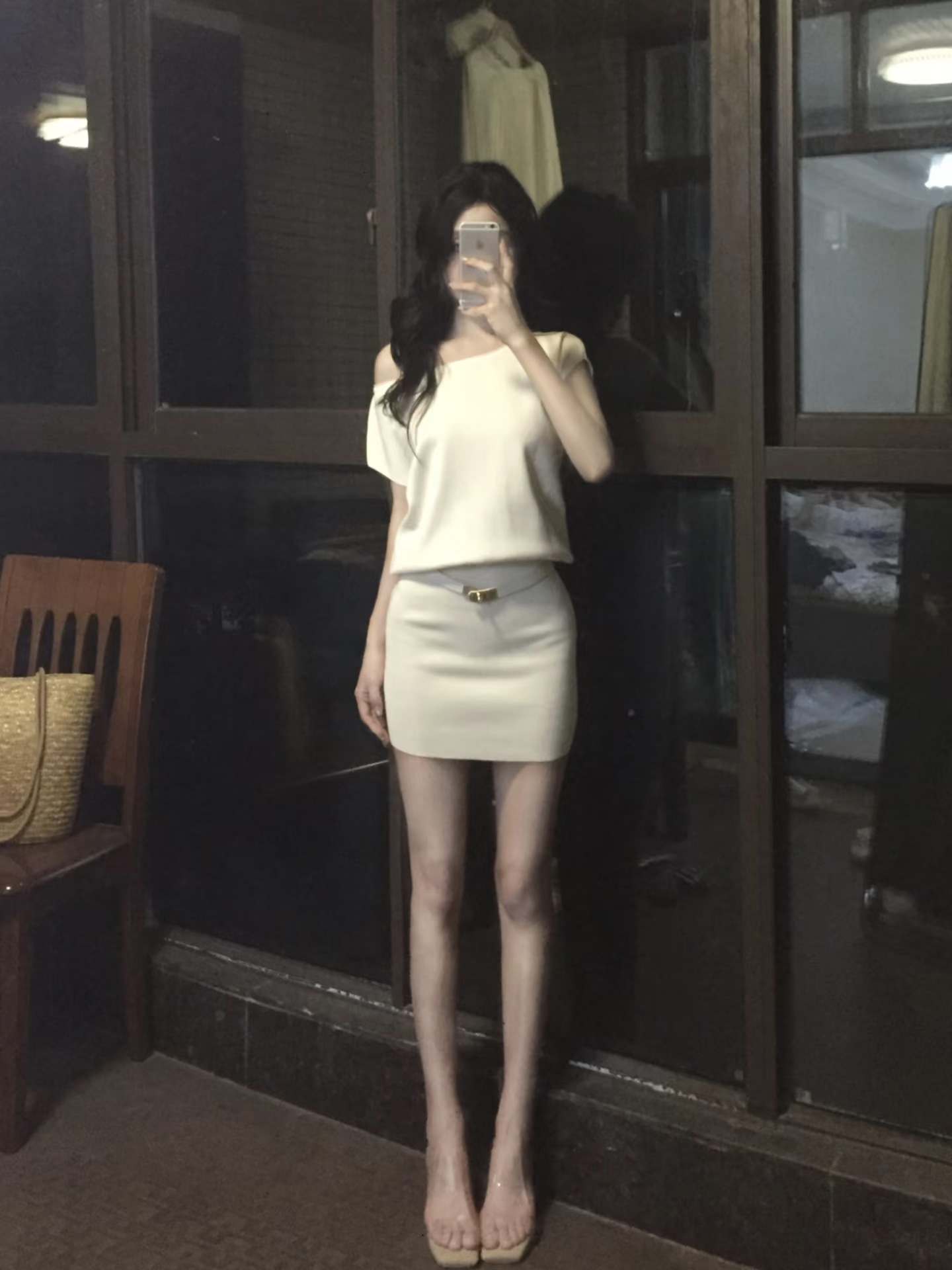 Elegant White Knit One-Shoulder Short Sleeve Bodycon Dress with Belt - Image 2