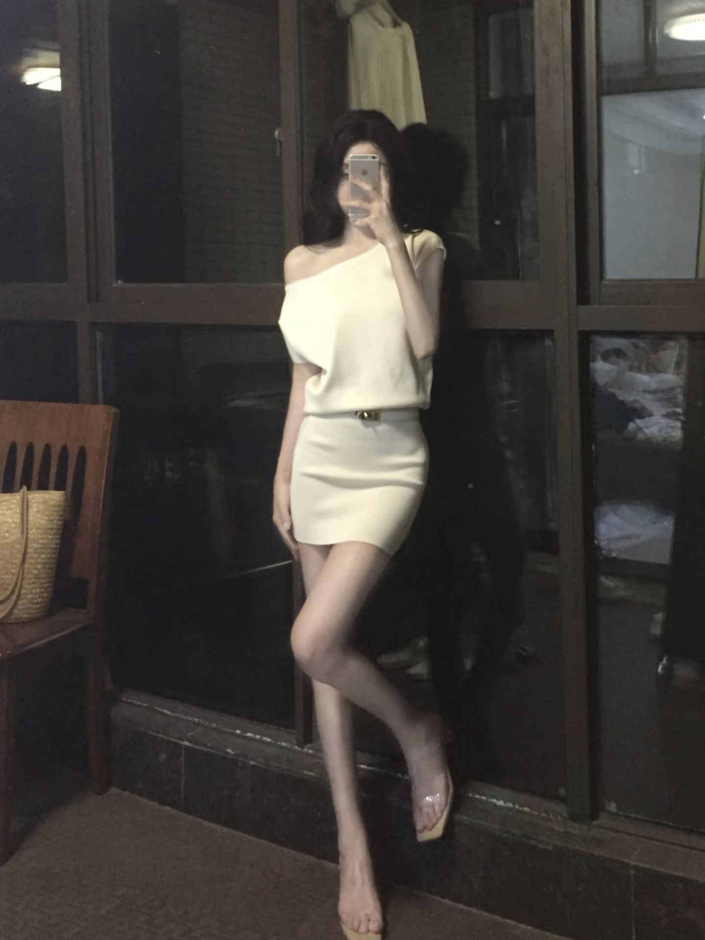 Elegant White Knit One-Shoulder Short Sleeve Bodycon Dress with Belt - Image 4
