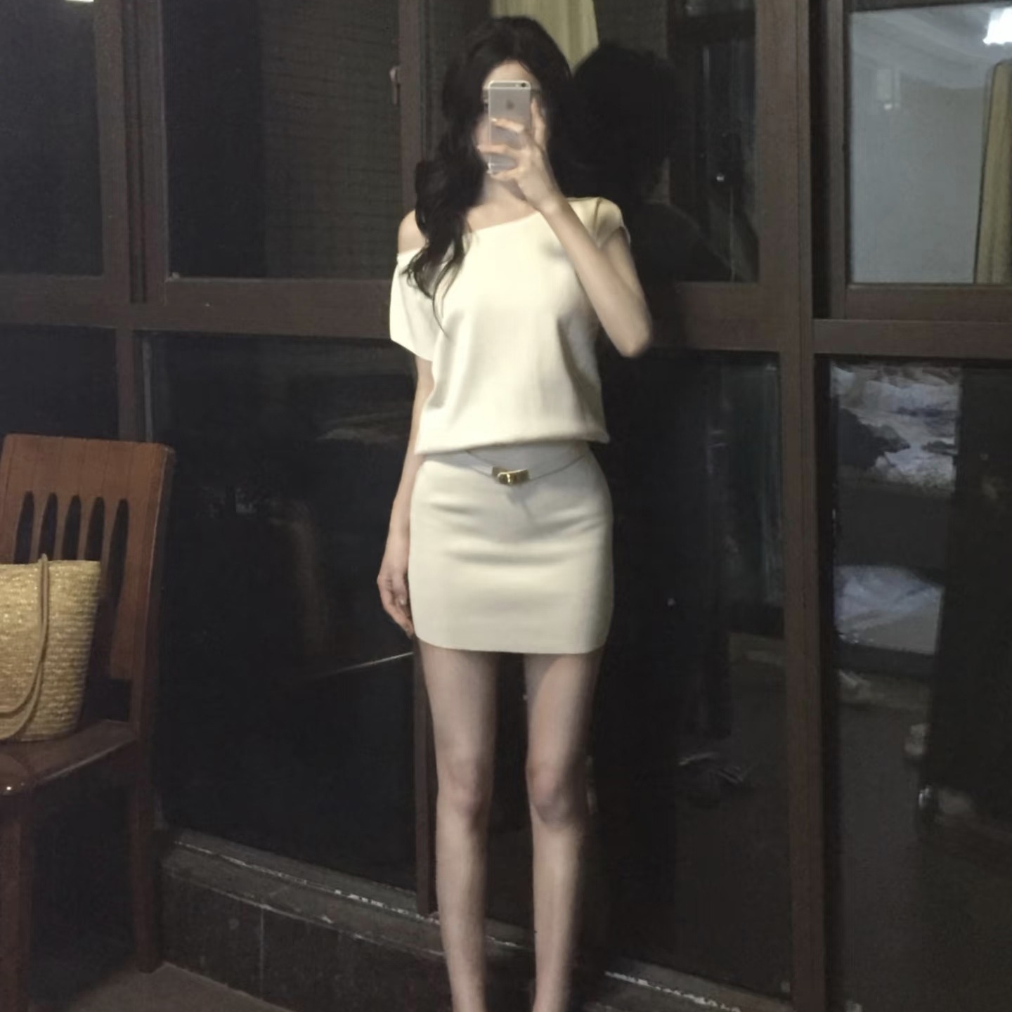 Elegant White Knit One-Shoulder Short Sleeve Bodycon Dress with Belt - Image 5