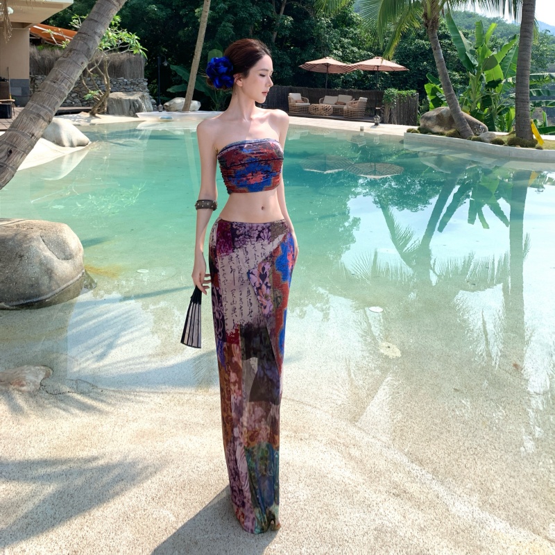 Women's Summer Vacation Two-Piece Set Sleeveless Tube Top and Vintage Print Midi Skirt - Image 2