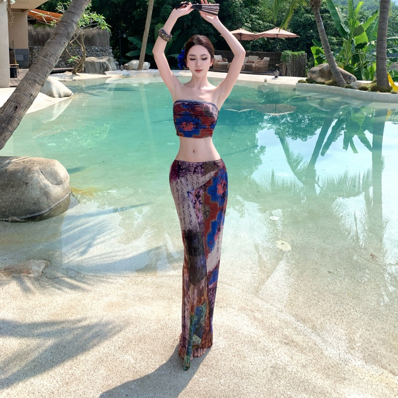 Women's Summer Vacation Two-Piece Set Sleeveless Tube Top and Vintage Print Midi Skirt - Image 4
